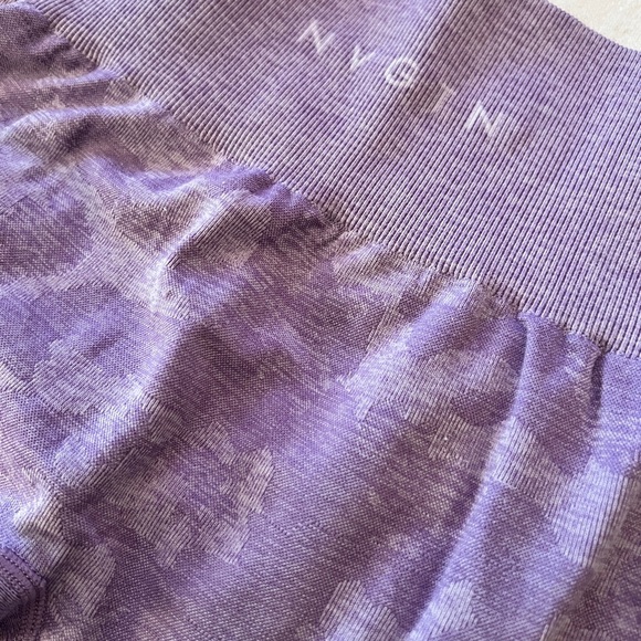 Lilac Camo Seamless Leggings, size L - Picture 8 of 11